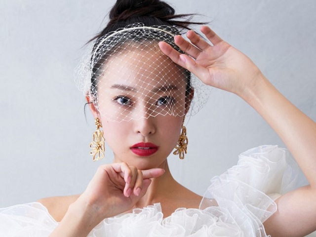運命の一着を何回でも！ ヘアメイクでがらりと変わるアレンジ術6選